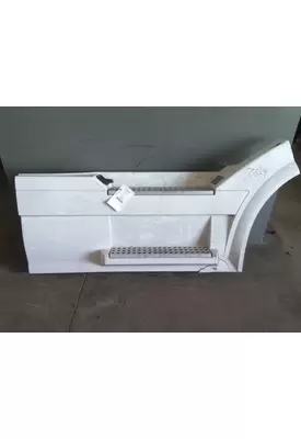 VOLVO VNL CAB SKIRT/SIDE FAIRING