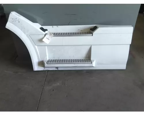 VOLVO VNL CAB SKIRTSIDE FAIRING