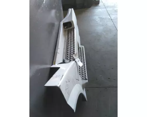 VOLVO VNL CAB SKIRTSIDE FAIRING