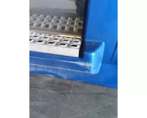 VOLVO VNL CAB SKIRTSIDE FAIRING