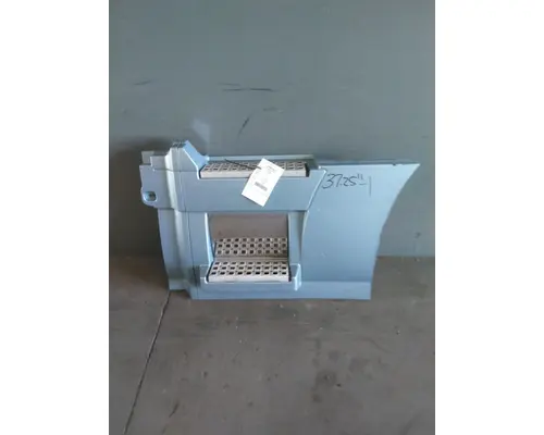 VOLVO VNL CAB SKIRTSIDE FAIRING