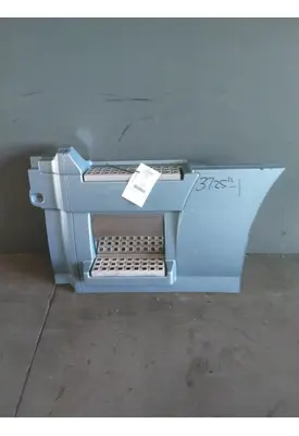 VOLVO VNL CAB SKIRT/SIDE FAIRING