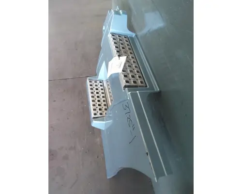 VOLVO VNL CAB SKIRTSIDE FAIRING