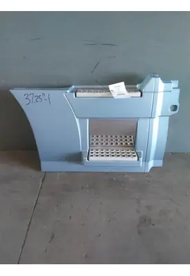 VOLVO VNL CAB SKIRT/SIDE FAIRING