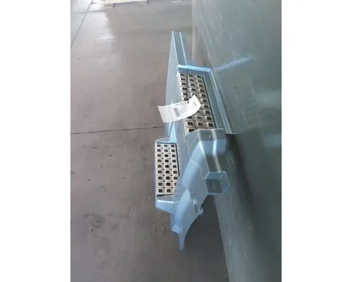 VOLVO VNL CAB SKIRTSIDE FAIRING