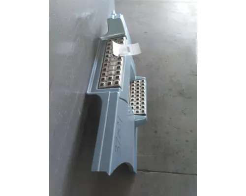 VOLVO VNL CAB SKIRTSIDE FAIRING