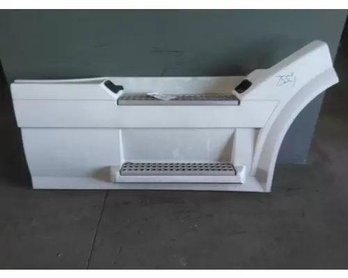 VOLVO VNL CAB SKIRTSIDE FAIRING