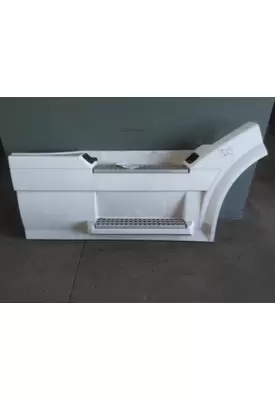 VOLVO VNL CAB SKIRT/SIDE FAIRING