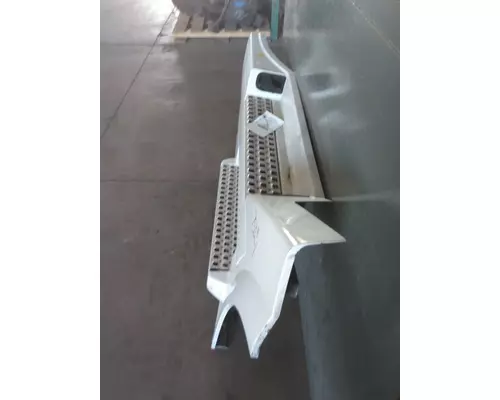 VOLVO VNL CAB SKIRTSIDE FAIRING