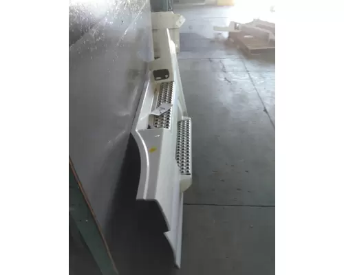 VOLVO VNL CAB SKIRTSIDE FAIRING