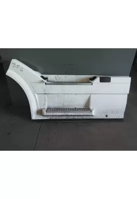 VOLVO VNL CAB SKIRT/SIDE FAIRING