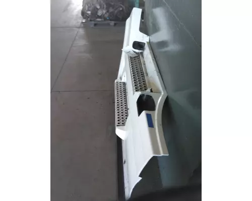 VOLVO VNL CAB SKIRTSIDE FAIRING