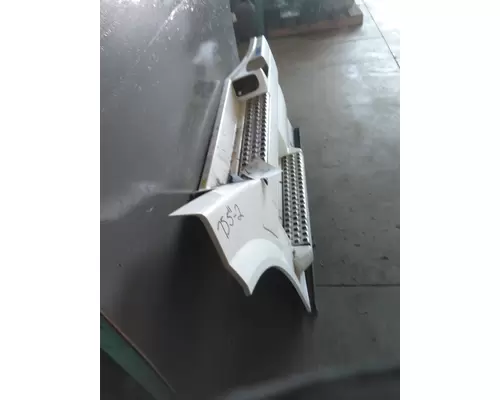 VOLVO VNL CAB SKIRTSIDE FAIRING