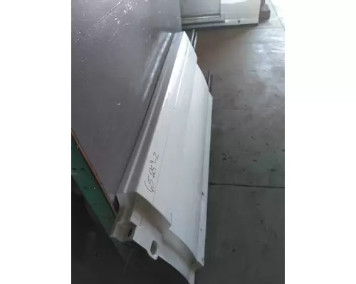 VOLVO VNL CAB SKIRTSIDE FAIRING