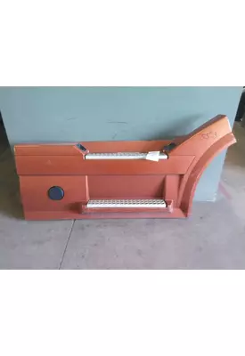 VOLVO VNL CAB SKIRT/SIDE FAIRING