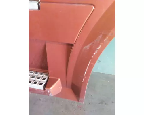 VOLVO VNL CAB SKIRTSIDE FAIRING