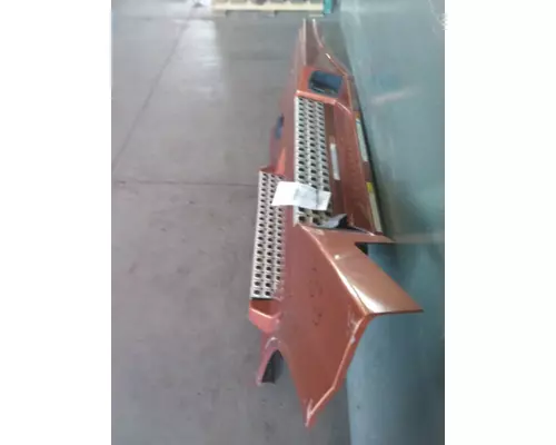 VOLVO VNL CAB SKIRTSIDE FAIRING