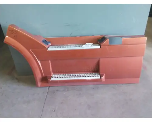 VOLVO VNL CAB SKIRTSIDE FAIRING