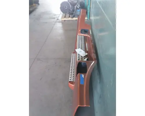 VOLVO VNL CAB SKIRTSIDE FAIRING