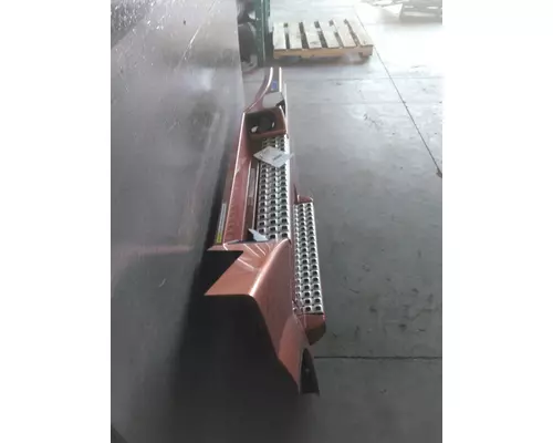 VOLVO VNL CAB SKIRTSIDE FAIRING