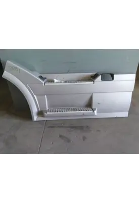 VOLVO VNL CAB SKIRT/SIDE FAIRING