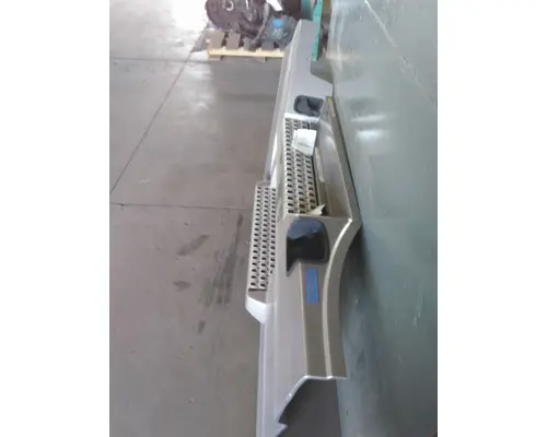 VOLVO VNL CAB SKIRTSIDE FAIRING