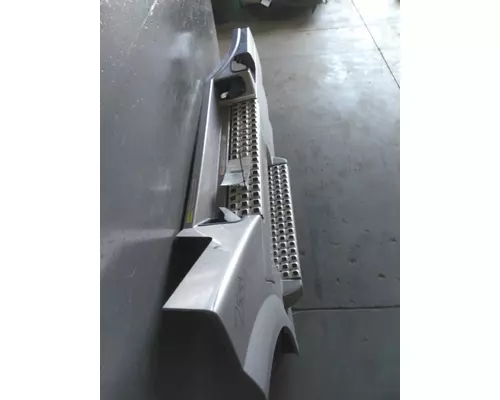 VOLVO VNL CAB SKIRTSIDE FAIRING