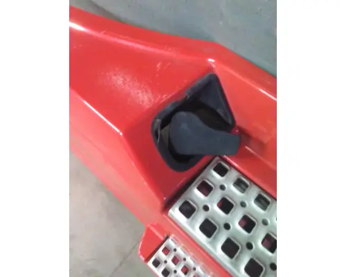VOLVO VNL CAB SKIRTSIDE FAIRING