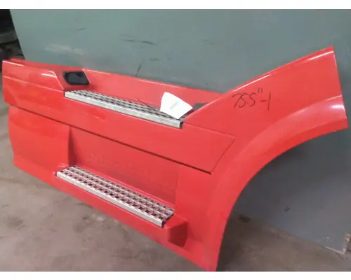 VOLVO VNL CAB SKIRTSIDE FAIRING