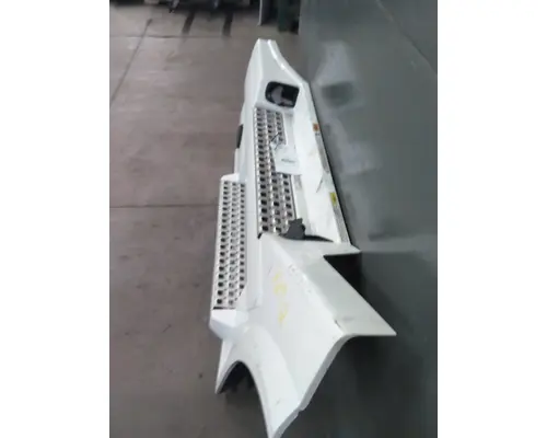 VOLVO VNL CAB SKIRTSIDE FAIRING