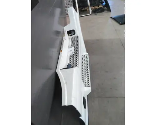 VOLVO VNL CAB SKIRTSIDE FAIRING