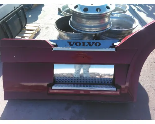 VOLVO VNL CAB SKIRTSIDE FAIRING