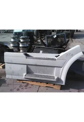 VOLVO VNL CAB SKIRT/SIDE FAIRING