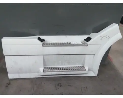 VOLVO VNL CAB SKIRTSIDE FAIRING