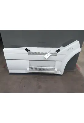 VOLVO VNL CAB SKIRT/SIDE FAIRING