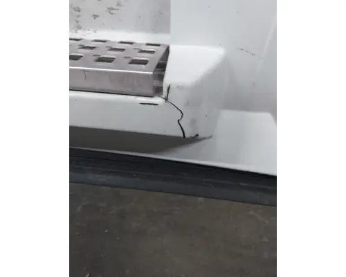 VOLVO VNL CAB SKIRTSIDE FAIRING