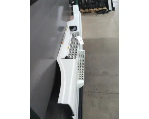 VOLVO VNL CAB SKIRTSIDE FAIRING