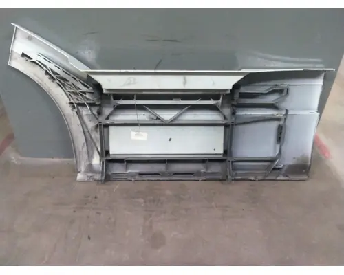 VOLVO VNL CAB SKIRTSIDE FAIRING