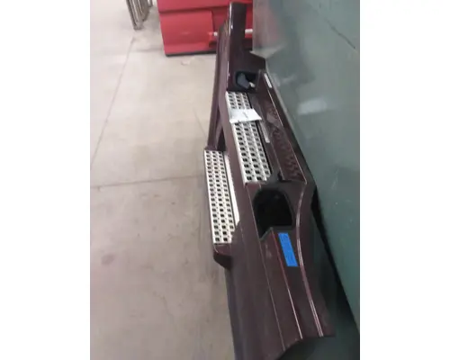 VOLVO VNL CAB SKIRTSIDE FAIRING