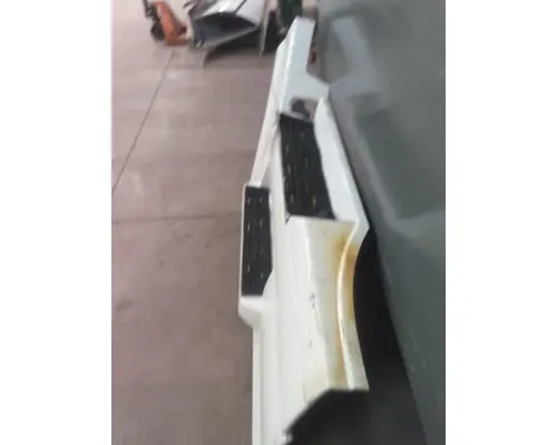 VOLVO VNL CAB SKIRTSIDE FAIRING