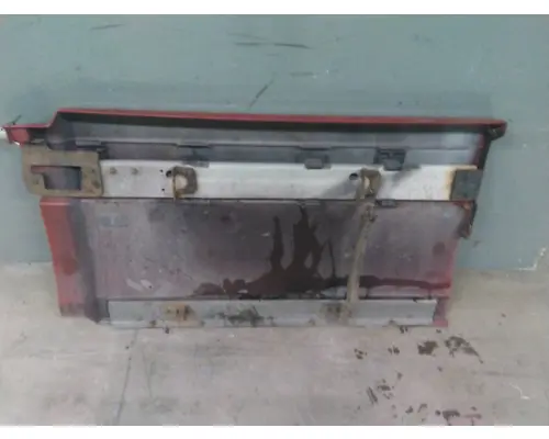 VOLVO VNL CAB SKIRTSIDE FAIRING