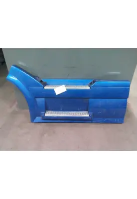 VOLVO VNL CAB SKIRT/SIDE FAIRING