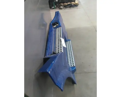 VOLVO VNL CAB SKIRTSIDE FAIRING