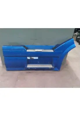 VOLVO VNL CAB SKIRT/SIDE FAIRING