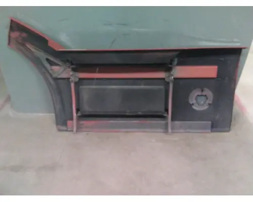 VOLVO VNL CAB SKIRTSIDE FAIRING