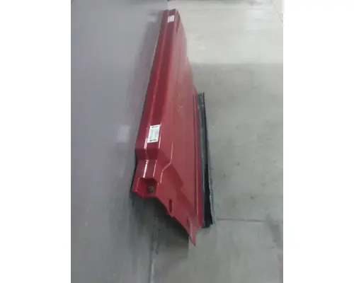 VOLVO VNL CAB SKIRTSIDE FAIRING