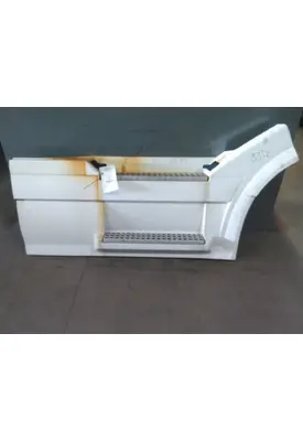 VOLVO VNL CAB SKIRT/SIDE FAIRING