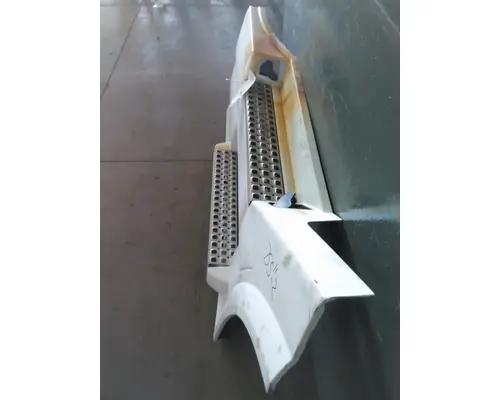 VOLVO VNL CAB SKIRTSIDE FAIRING