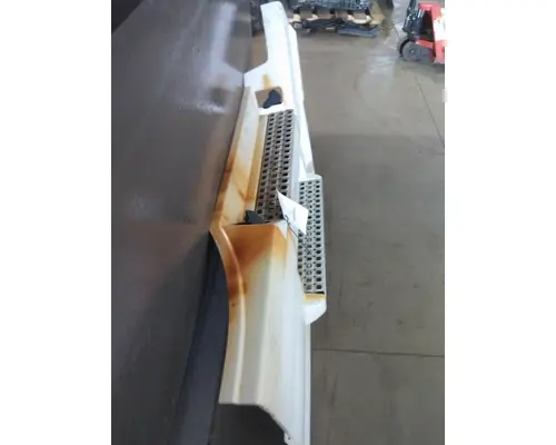 VOLVO VNL CAB SKIRTSIDE FAIRING