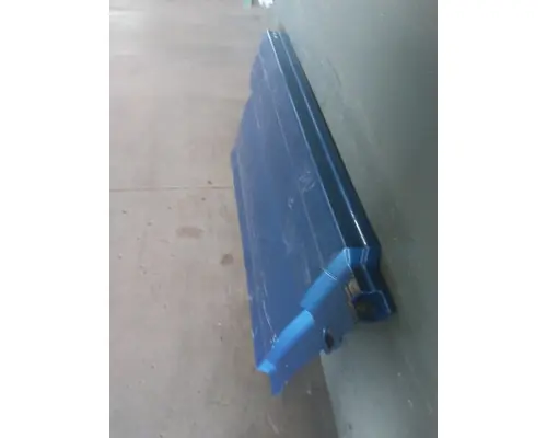 VOLVO VNL CAB SKIRTSIDE FAIRING
